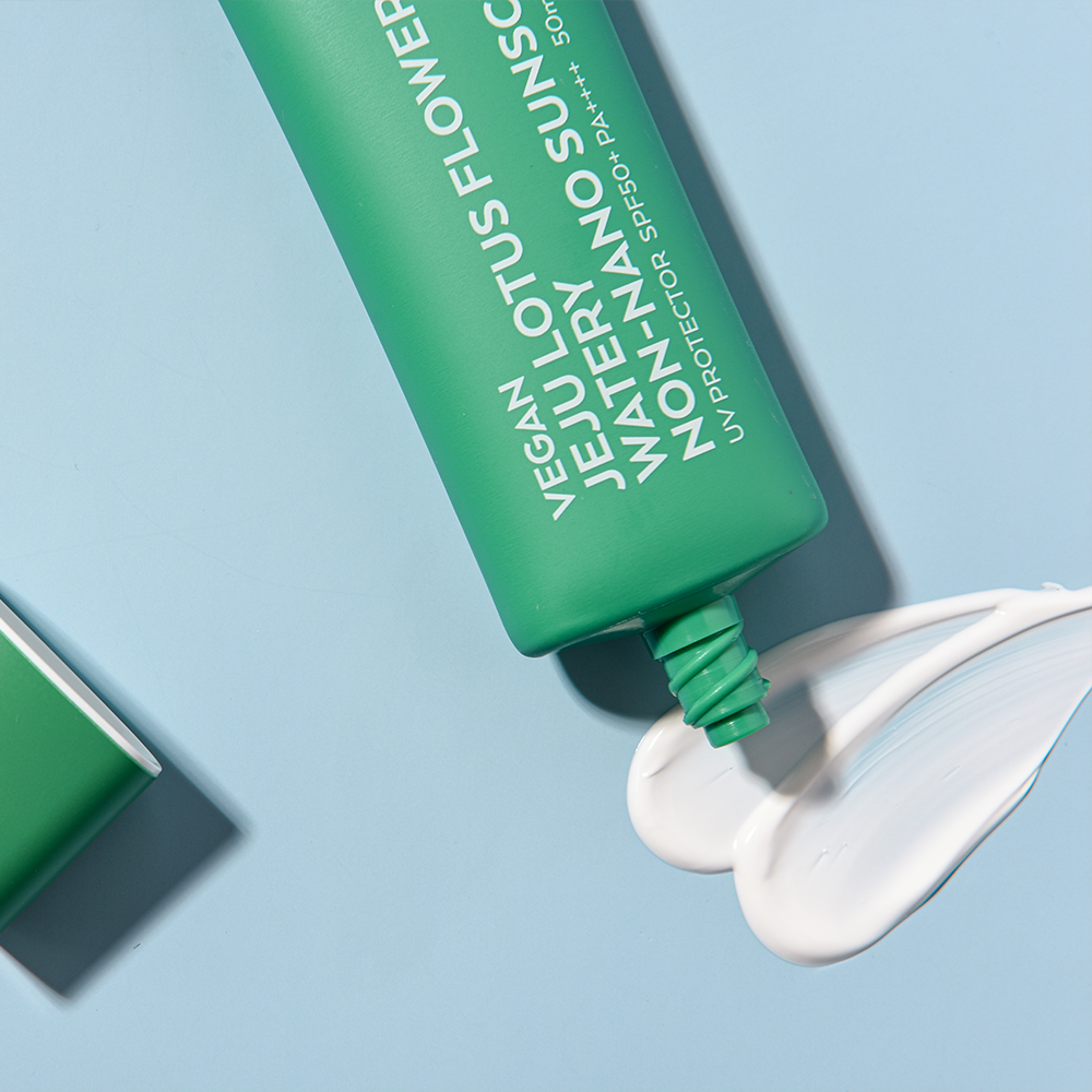 VEGAN JEJU LOTUS FLOWERWATERY NON-NANOSUNSCREEN (SPF50+ PA++++)